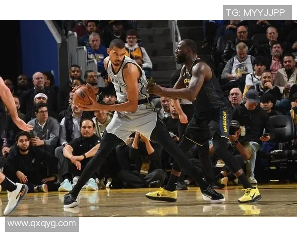 勇士主场大胜马刺，格林全面发威完成三双